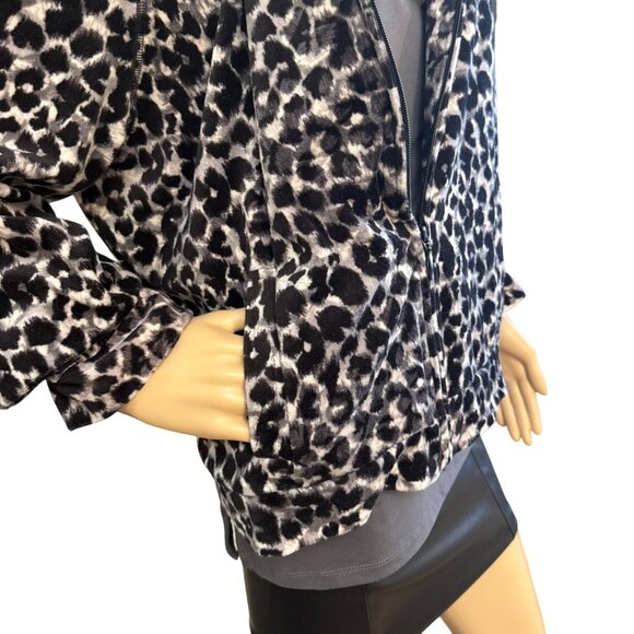 Kim Rogers Petite Sz PXL Black and White Leopard Print Zip-Up Velour Jacket - Picture 5 of 10